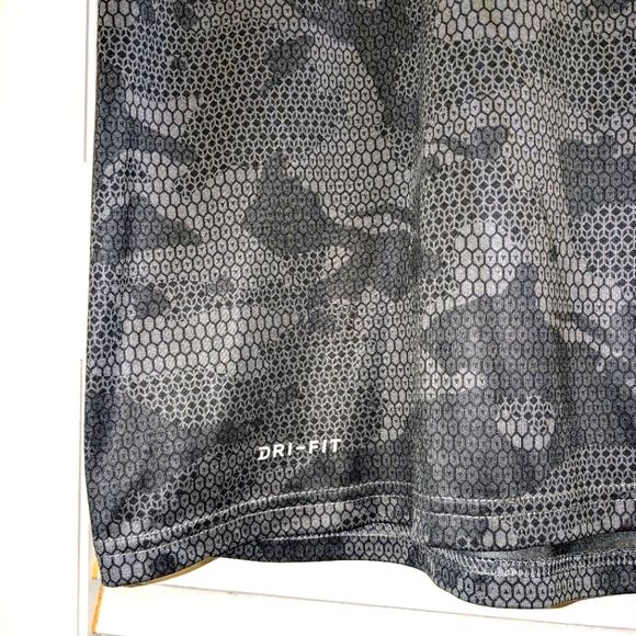 The Nike Tee Men's XXL 2XL Legend Dry-Fit Camo Short Sleeve Training Shirt Top - Picture 5 of 11